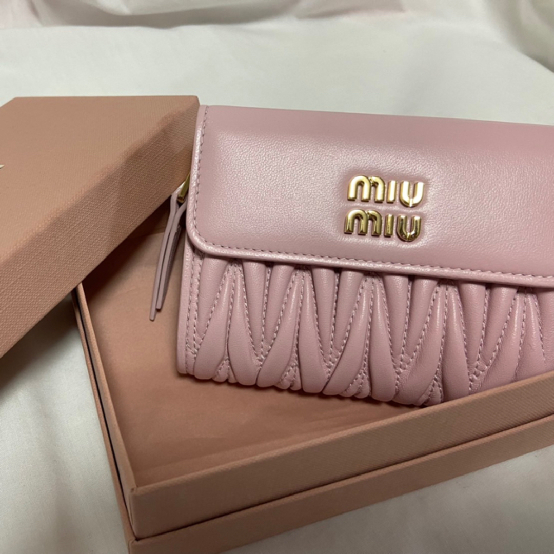 miumiu(ミュウミュウ)のマテラッセレザー財布 レディースのファッション小物(財布)の商品写真