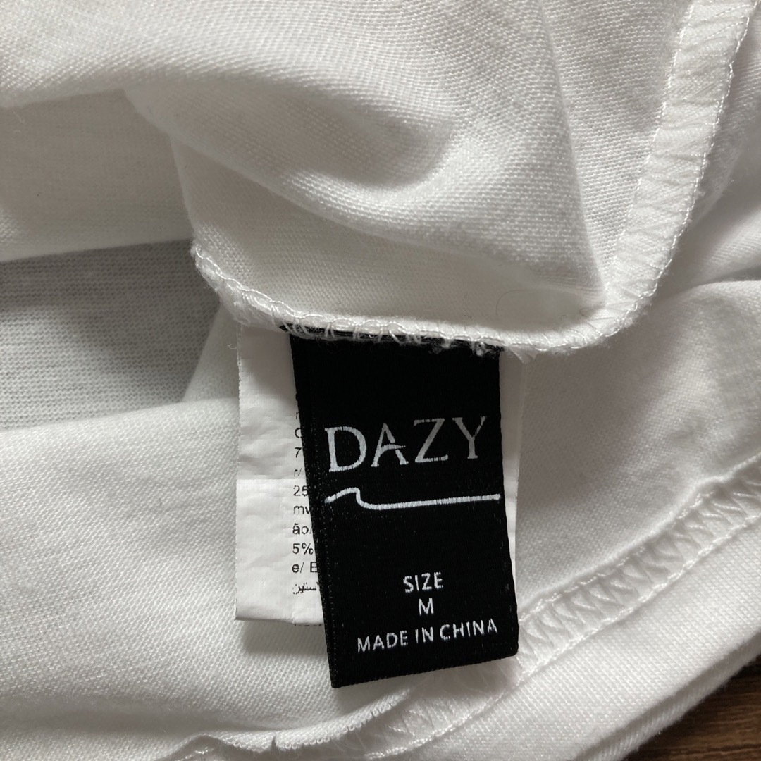 ★DAZY★tシャツ   白　ホワイト　Ｍサイズ レディースのトップス(Tシャツ(半袖/袖なし))の商品写真