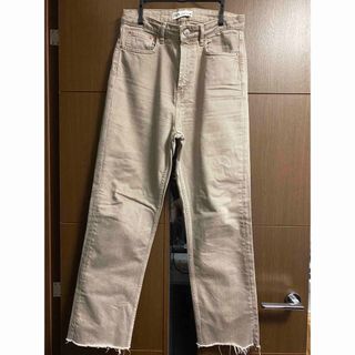 ザラ(ZARA)の【未使用・試着のみ】ZARA ベージュ デニム カットオフ(デニム/ジーンズ)