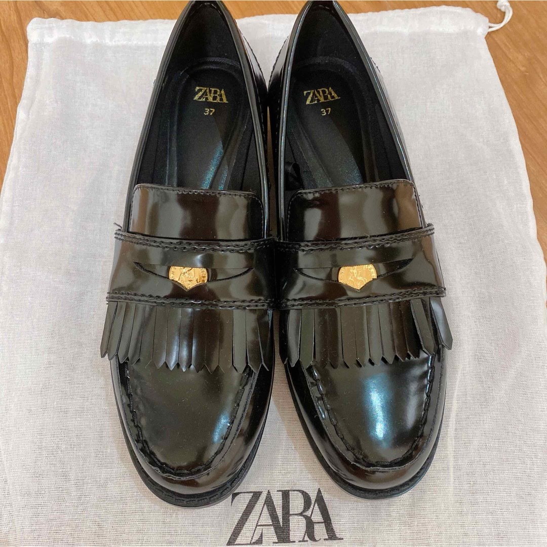 ZARA フラットローファーメタルディテール - ローファー/革靴