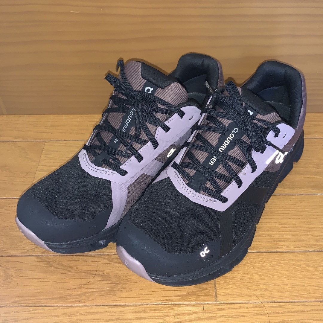 オン　Cloudrunner Waterproof 27cm