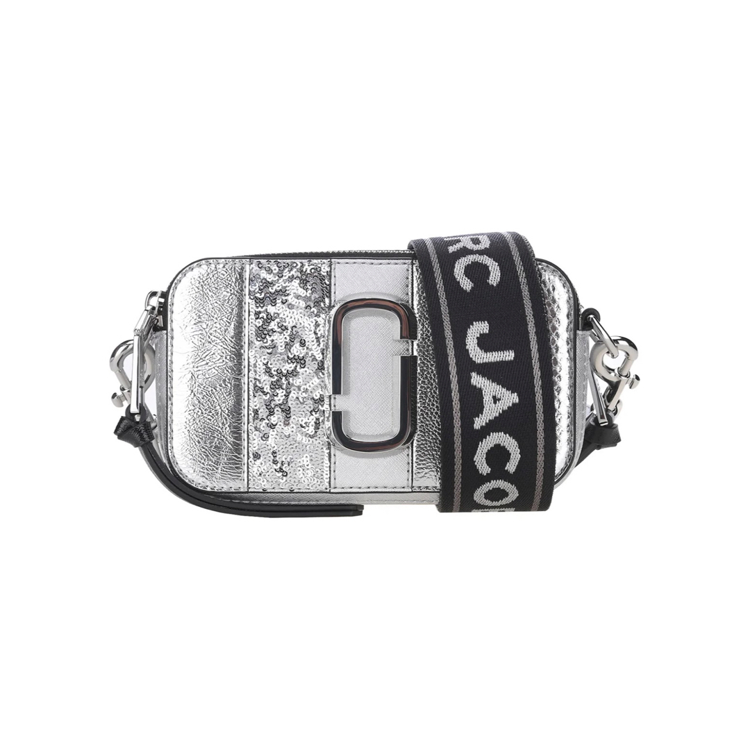 MARC JACOBS(マークジェイコブス)のMARC JACOBS SNAPSHOT METALLIC (SILVER)  レディースのバッグ(ショルダーバッグ)の商品写真