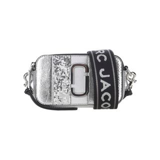 マークジェイコブス(MARC JACOBS)のMARC JACOBS SNAPSHOT METALLIC (SILVER) (ショルダーバッグ)