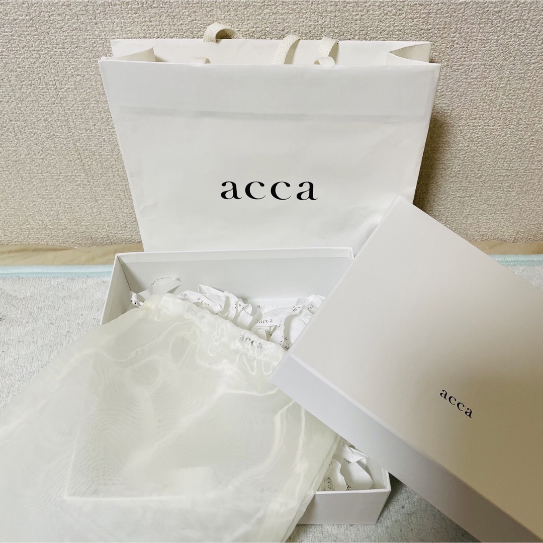 新品　acca黒カチューシャ