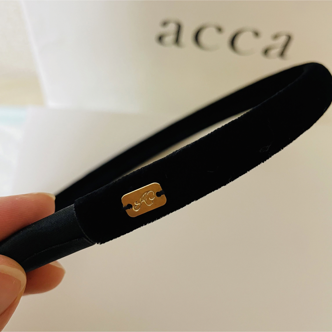 acca(アッカ)の新品　acca黒カチューシャ レディースのヘアアクセサリー(カチューシャ)の商品写真