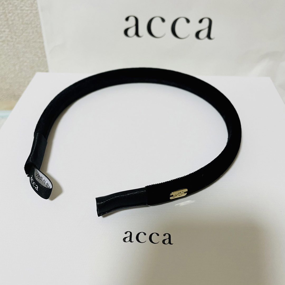 acca(アッカ)の新品　acca黒カチューシャ レディースのヘアアクセサリー(カチューシャ)の商品写真