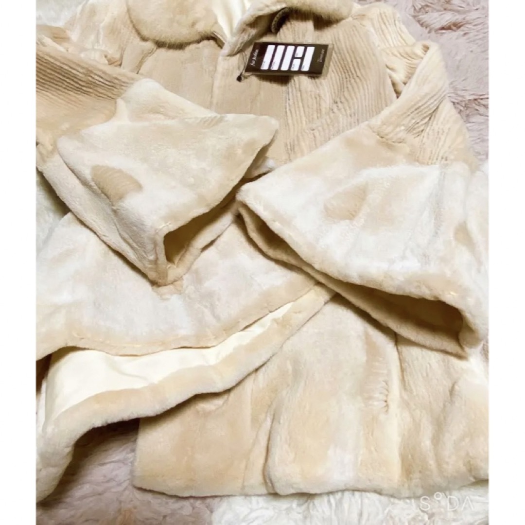 Na.88 超超可愛い 超超レアなデザイン　シェアードミンク　ホワイト系 レディースのジャケット/アウター(毛皮/ファーコート)の商品写真