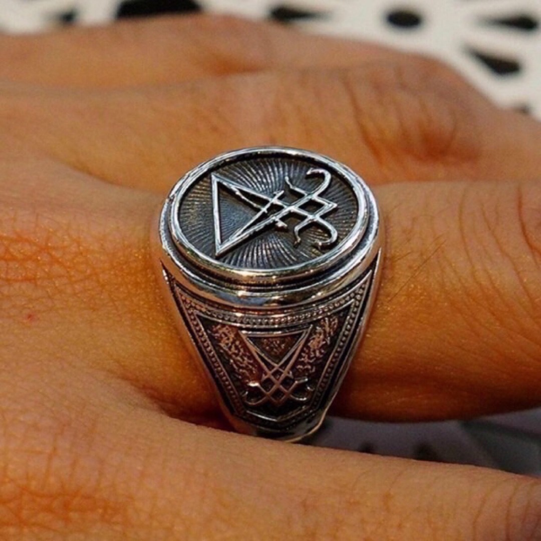 【A062】リング　メンズ　指輪　シルバー　ステンレス　サタン　悪魔　20号 メンズのアクセサリー(リング(指輪))の商品写真