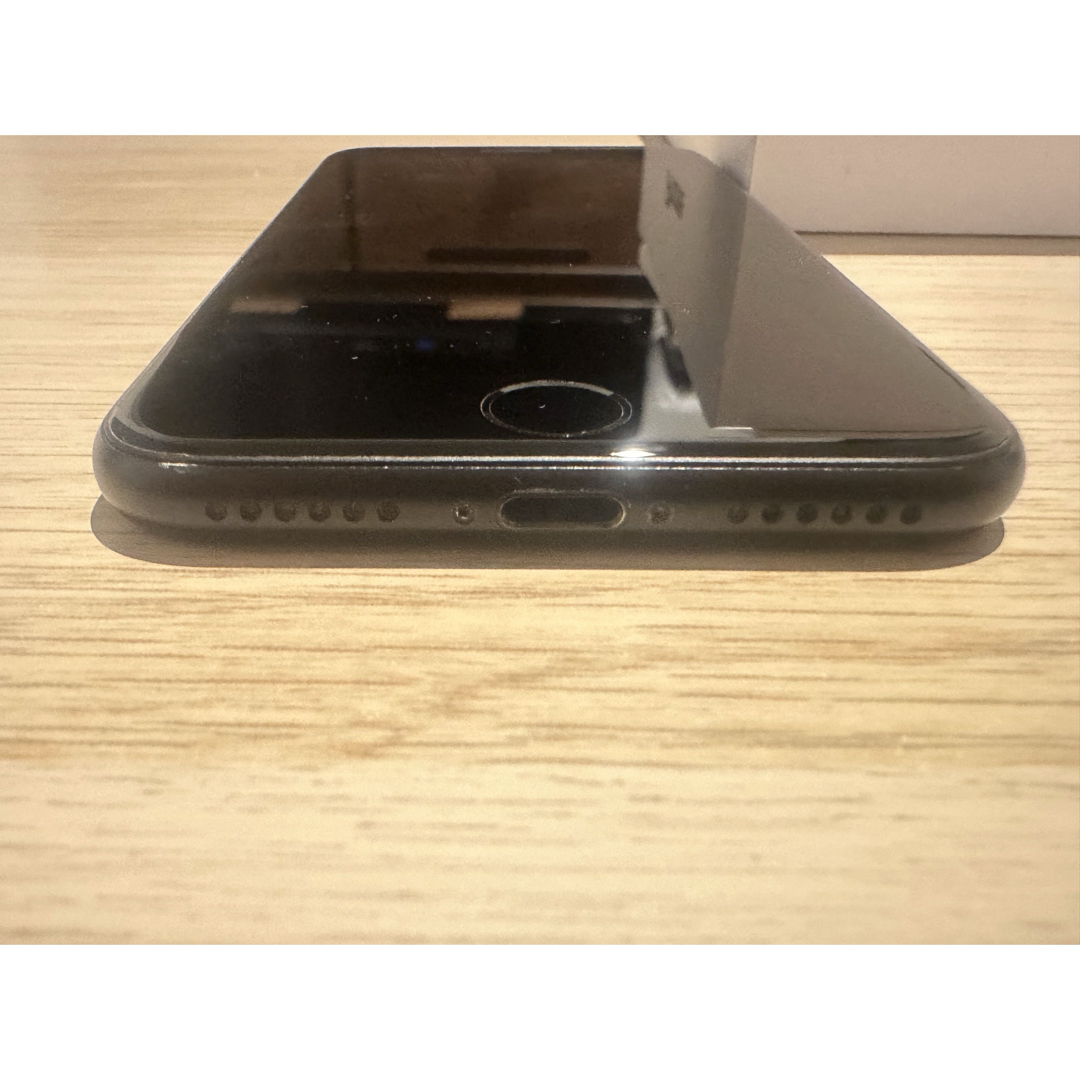 Apple(アップル)のiPhone se 第二世代　SIMフリー　64GB スマホ/家電/カメラのスマートフォン/携帯電話(携帯電話本体)の商品写真