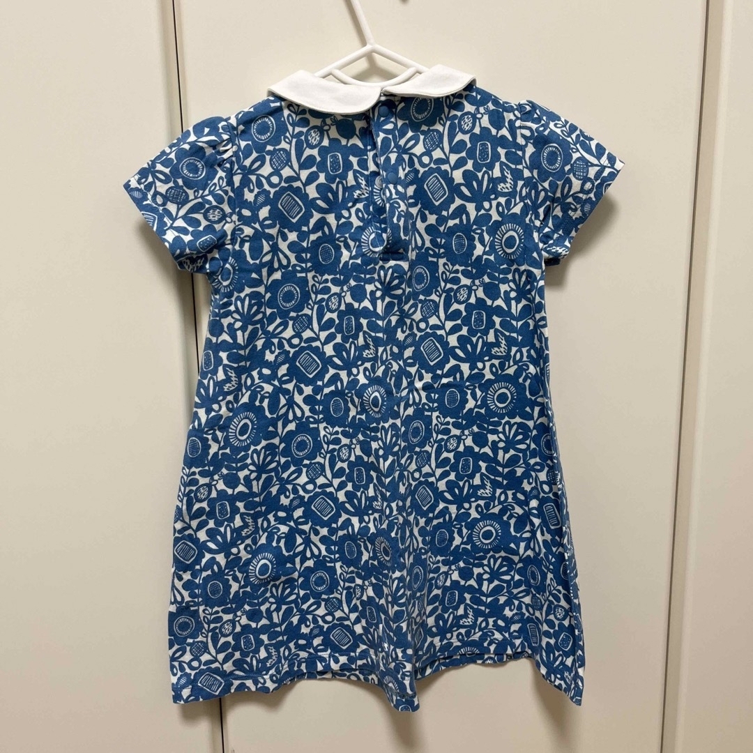 UNIQLO(ユニクロ)の90 女の子 ワンピース レトロ柄 ブルー キッズ/ベビー/マタニティのキッズ服女の子用(90cm~)(ワンピース)の商品写真