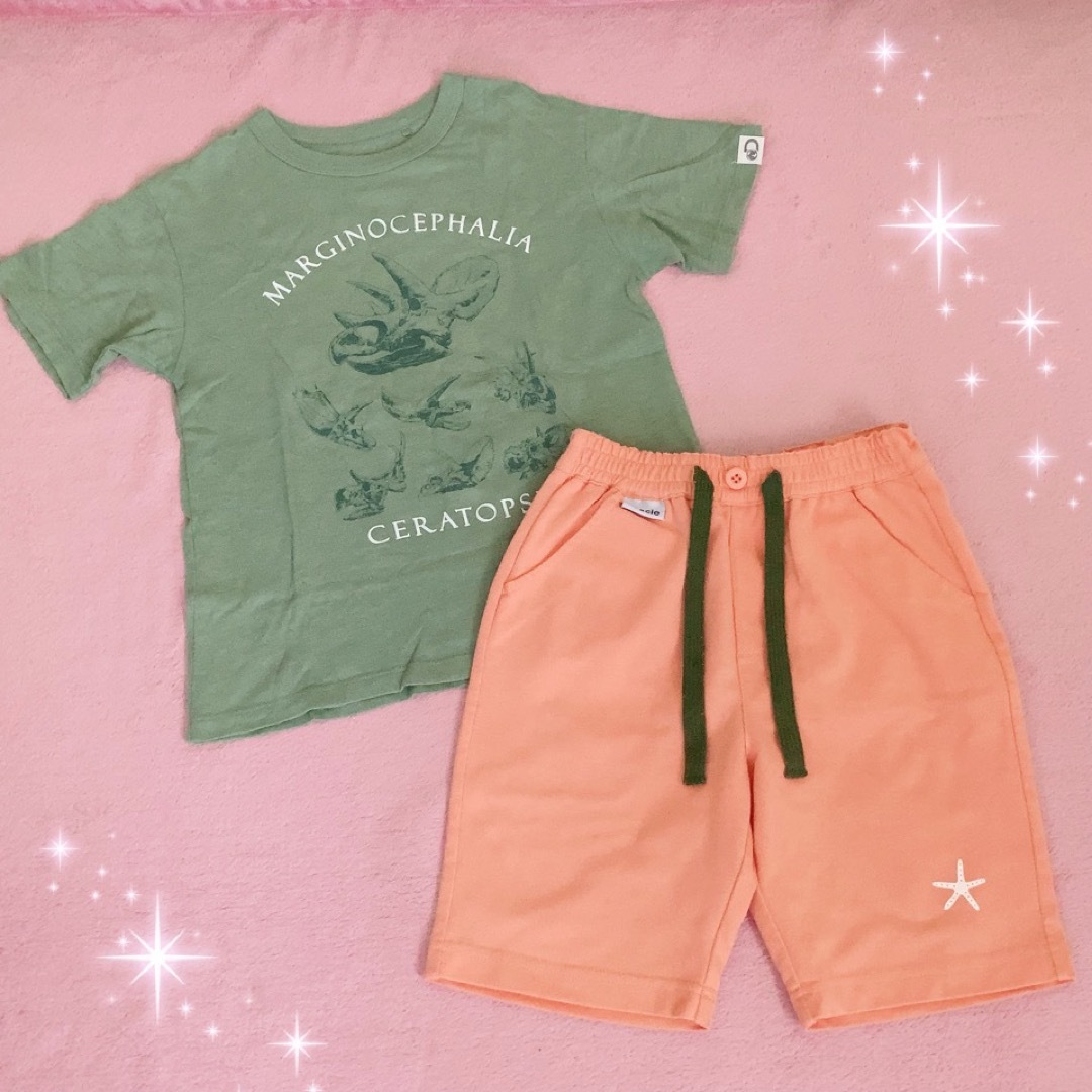 UNIQLO(ユニクロ)の☆ユニクロ☆恐竜柄半袖Tシャツ＆オレンジハーフパンツ☆120サイズ☆ キッズ/ベビー/マタニティのキッズ服男の子用(90cm~)(Tシャツ/カットソー)の商品写真