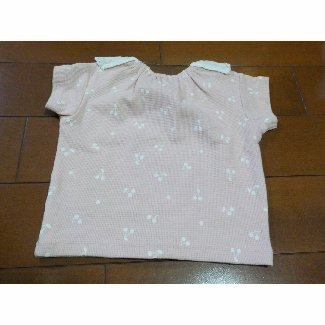 新品　女児　半袖　Tシャツ　サイズ60～70　衿がかわいい　ピンク　チェリー キッズ/ベビー/マタニティのベビー服(~85cm)(Ｔシャツ)の商品写真