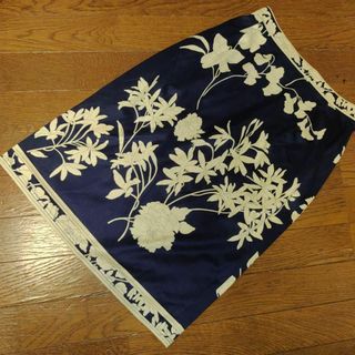 新品未使用品 LEONARD FASHION 花柄膝丈スカート-