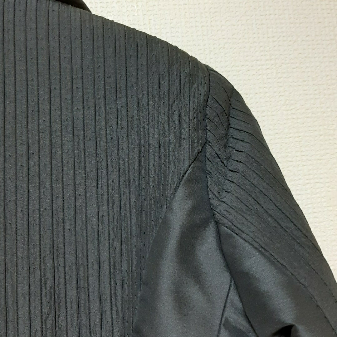 HIROKO KOSHINO(ヒロココシノ)の#コシノヒロコ　未着ジャケットBLACK色-シルク調(中-薄手ポリ入)9号 レディースのジャケット/アウター(テーラードジャケット)の商品写真