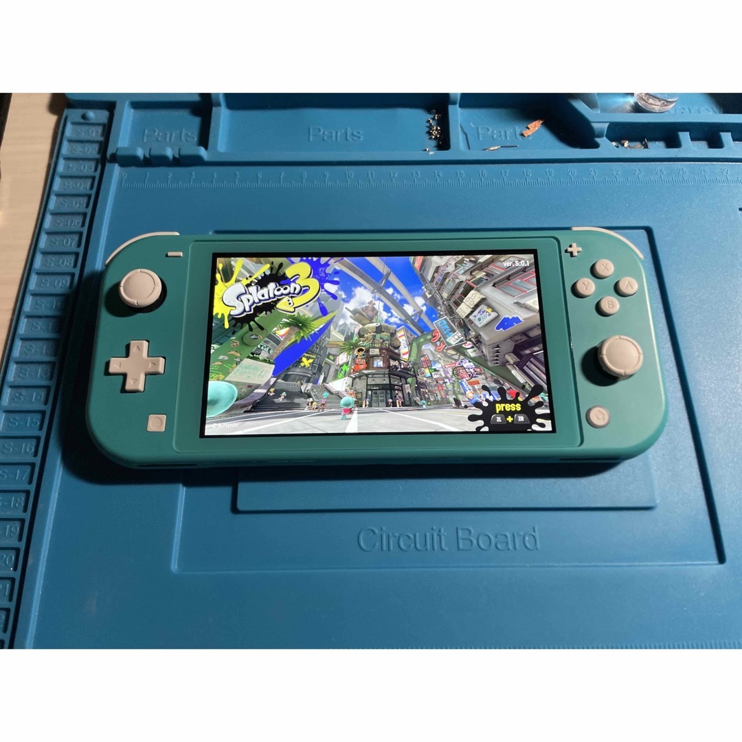 Nintendo Switch Lite(ジャンク) エンタメ/ホビーのゲームソフト/ゲーム機本体(携帯用ゲーム機本体)の商品写真