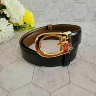 Gucci - GUCCI ゴールド×ブラック お洒落 ベルト ロゴ スーツ