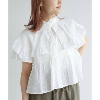 ダブルクローゼット(w closet)の【新品】w closet スタンドカラーコットンフリルブラウス(シャツ/ブラウス(半袖/袖なし))