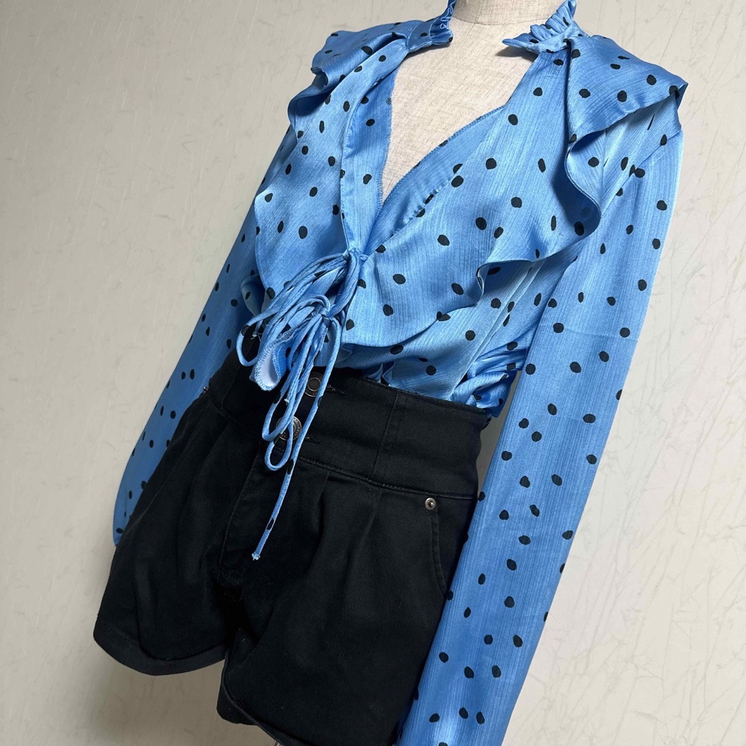 ZARA(ザラ)のZARA ドット　フリル　シャツ　水色 レディースのトップス(シャツ/ブラウス(長袖/七分))の商品写真