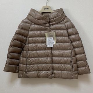 新品 HERNO ヘルノ 国内タグ付 定価9万 40 ソフィア 定番人気