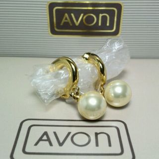 エイボン(AVON)のAVON 刻印揺れるパールイヤリング(イヤリング)