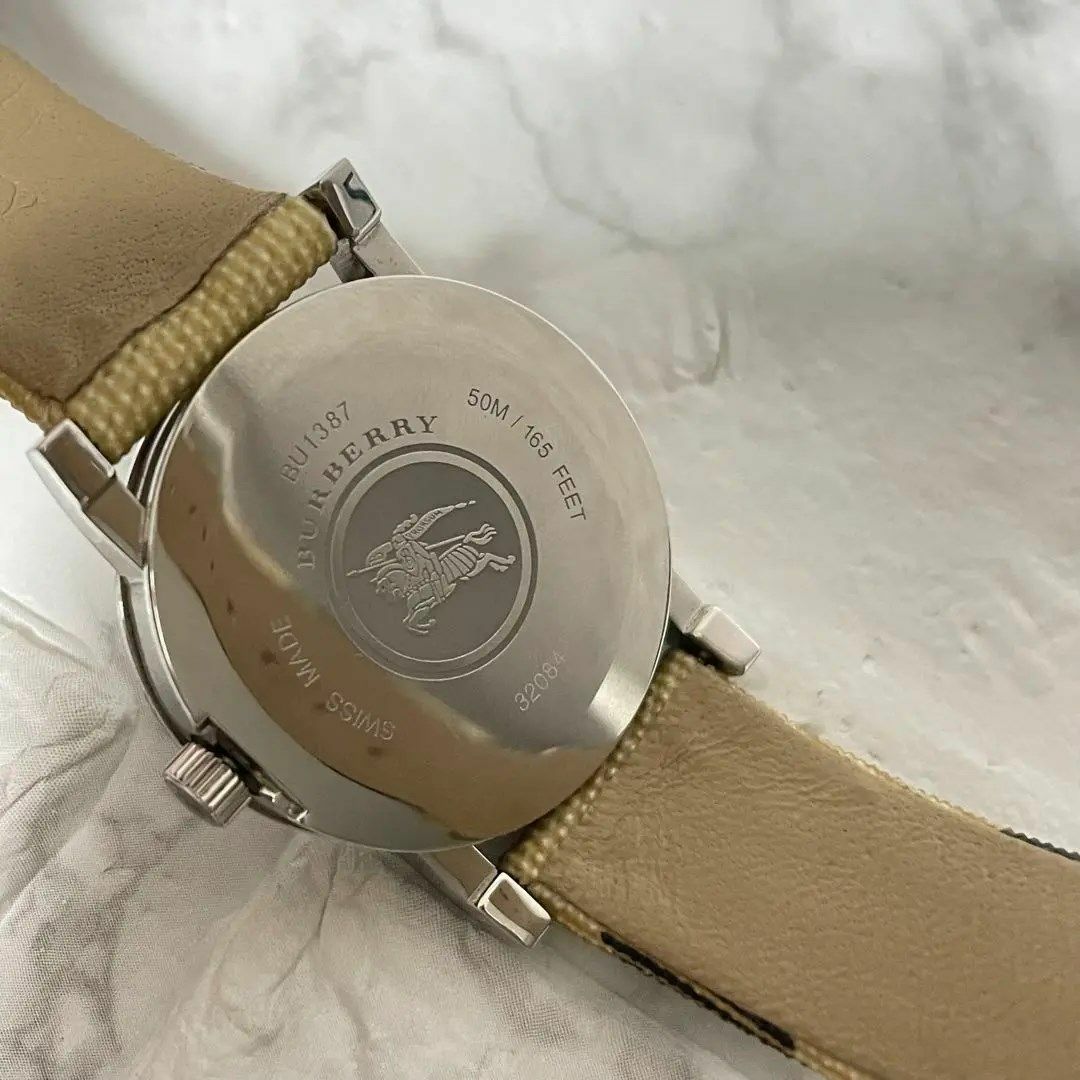 BURBERRY(バーバリー)の稼動品　純正ベルト　BURBERRY バーバリー　チェックベルト　腕時計　デイト レディースのファッション小物(腕時計)の商品写真