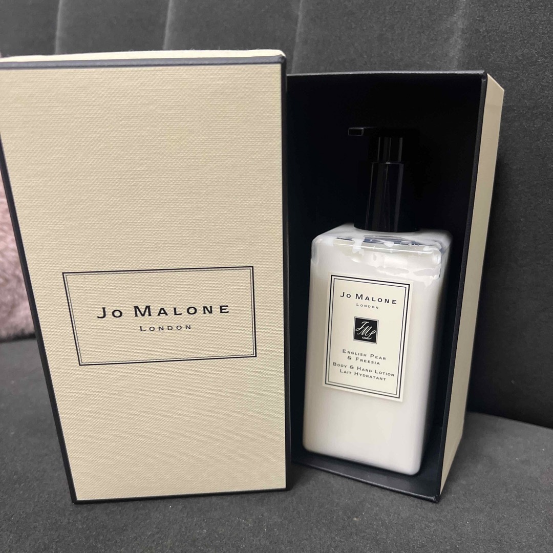 Jo Malone(ジョーマローン)のJOMALONE  English Pear & Freesia Body コスメ/美容のボディケア(ボディローション/ミルク)の商品写真