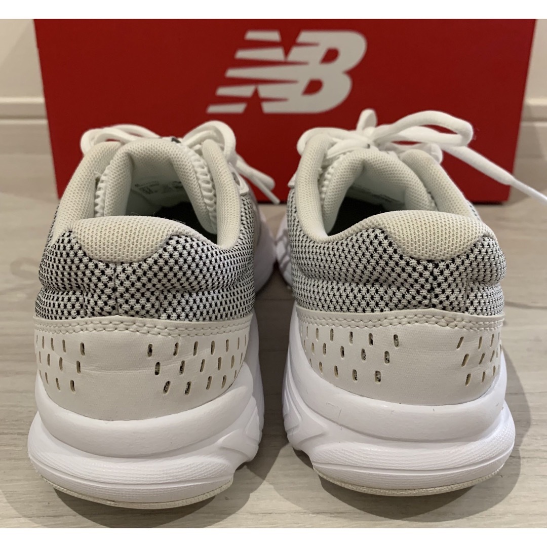 New Balance(ニューバランス)の☆美品New Balance411スニーカー22.5cm☆ レディースの靴/シューズ(スニーカー)の商品写真