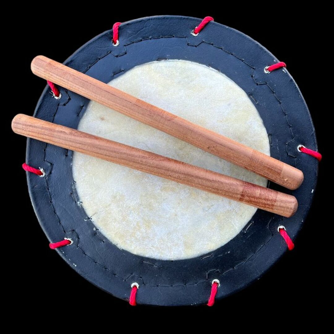 【新品】【蔵出し】締め太鼓 牛 革 和太鼓 バチ付き 台付き 入門用 セット