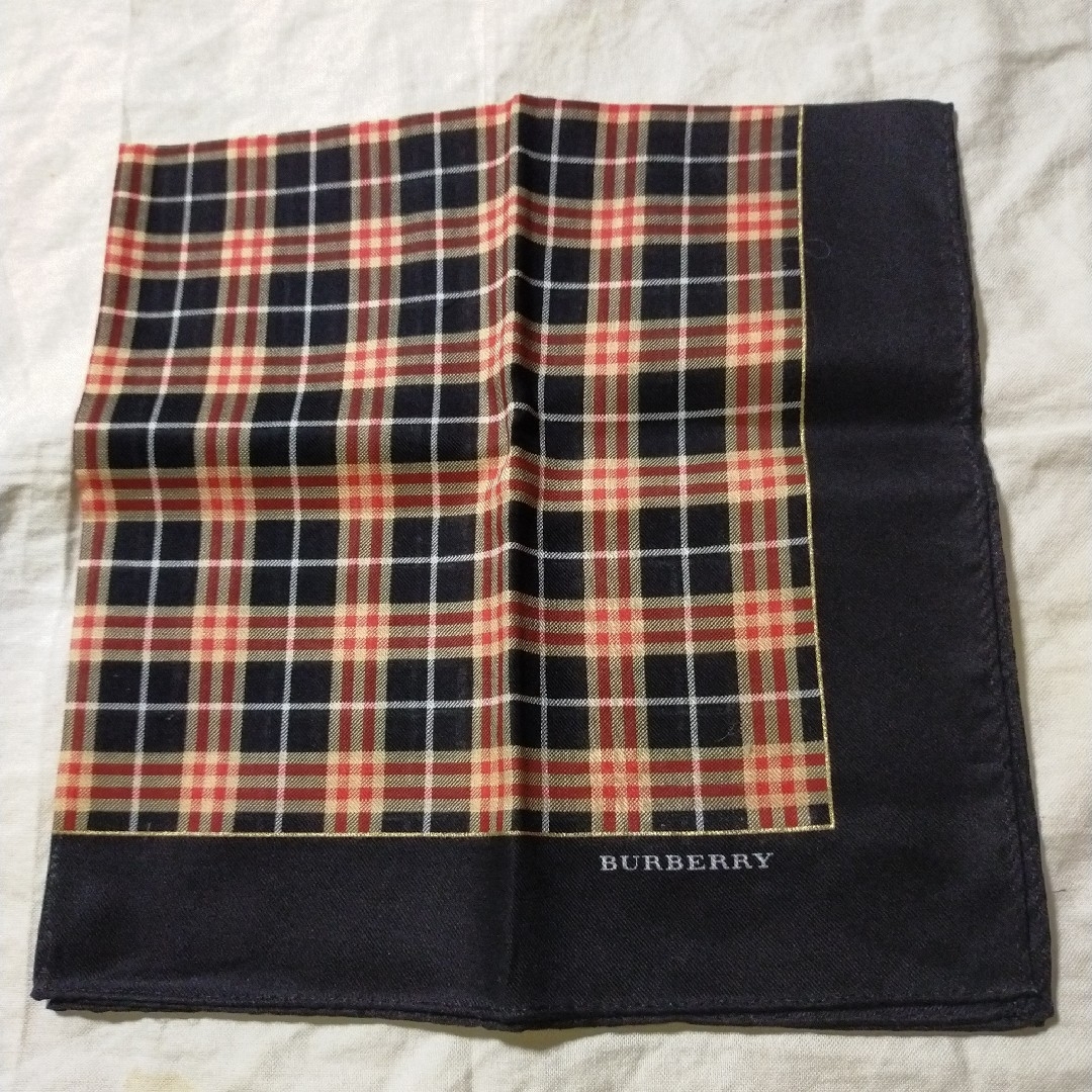 BURBERRY(バーバリー)のバーバリーハンカチ　ブラック×チェック　新品 レディースのファッション小物(ハンカチ)の商品写真