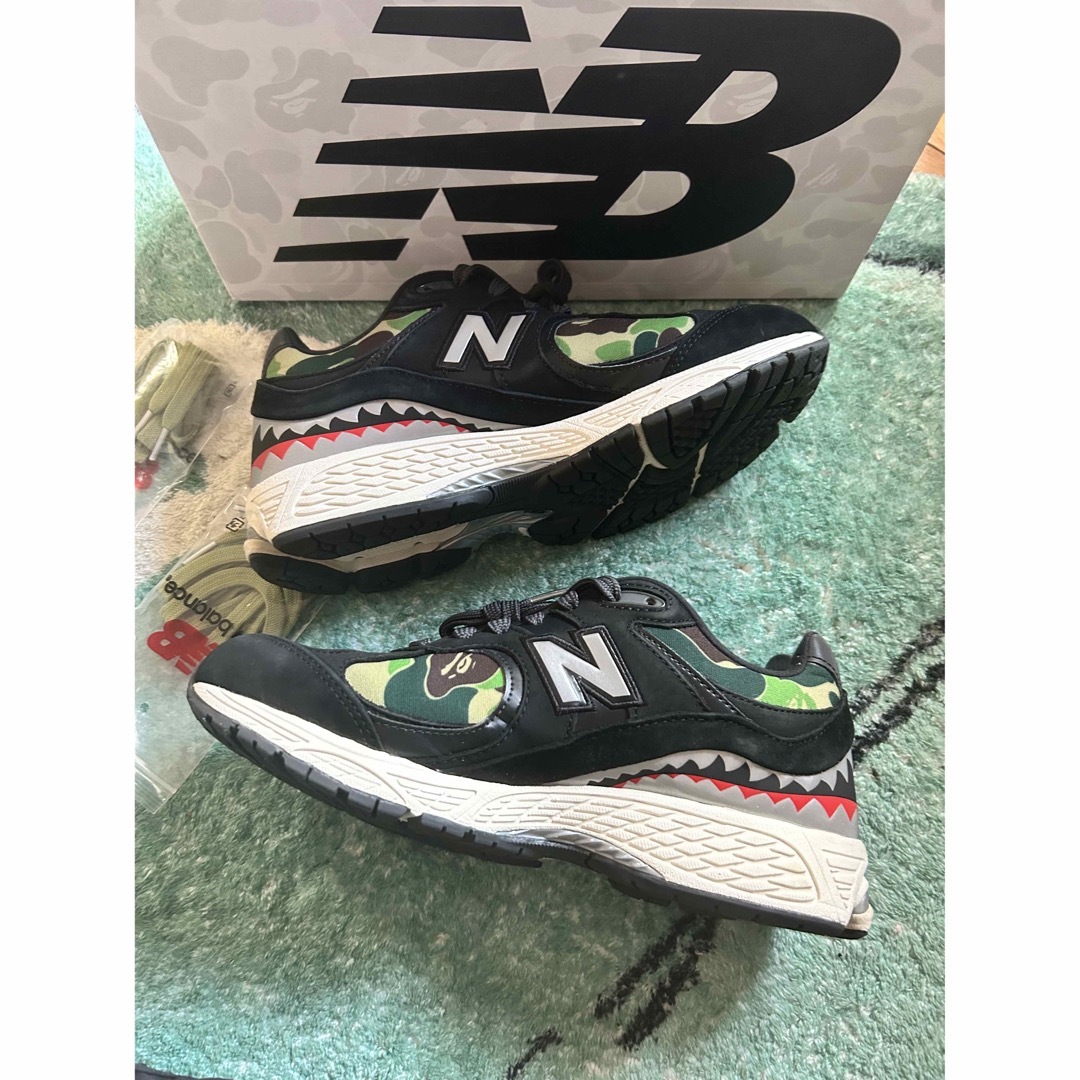 A BATHING APE(アベイシングエイプ)のA BATHING APE × New Balance 2002R Black メンズの靴/シューズ(スニーカー)の商品写真