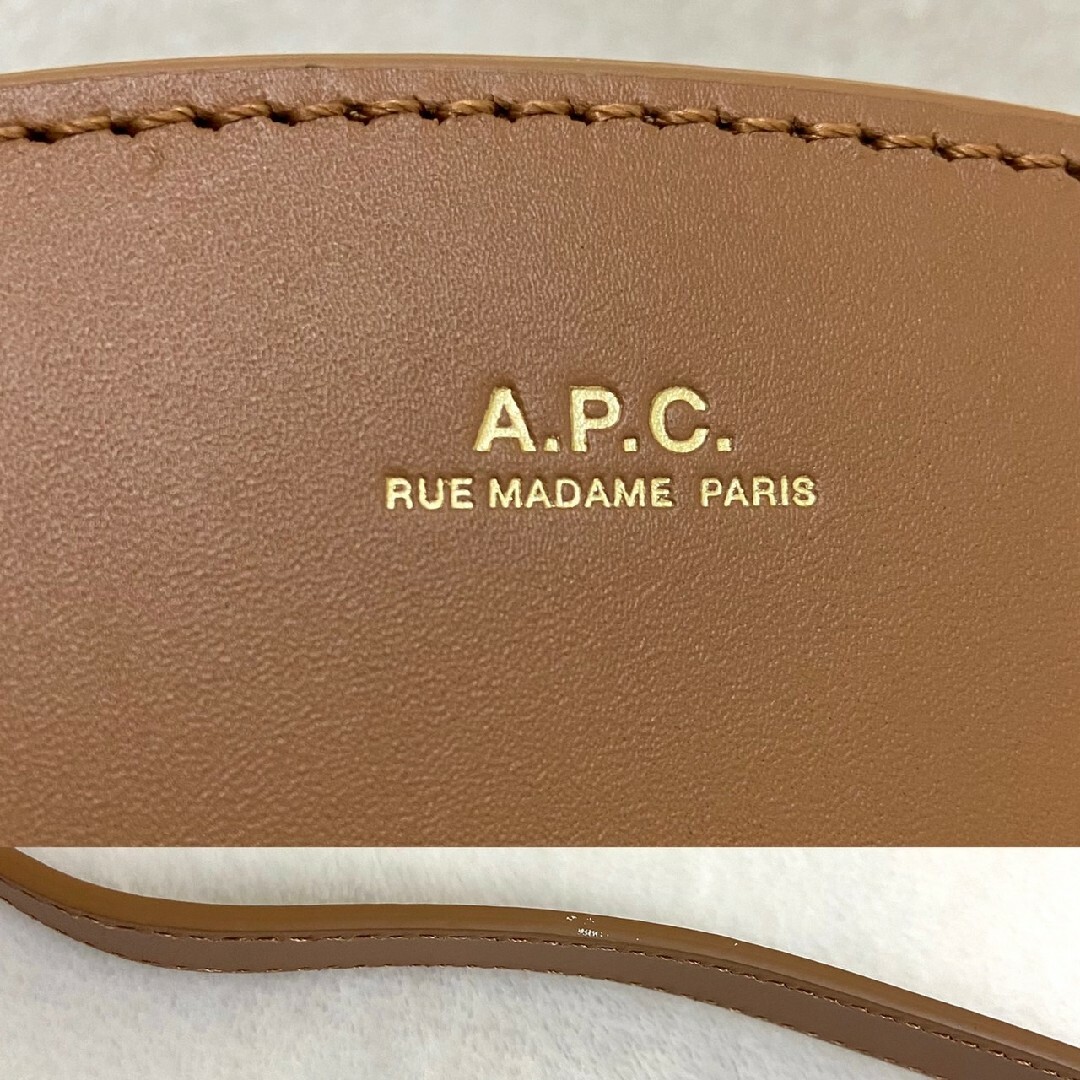 A.P.C - 極美品 A.P.C. アーペーセー ハーフムーン ミニショルダー