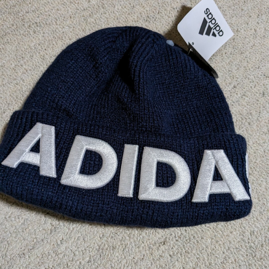 adidas(アディダス)の新品未使用品、アディダスニット帽 メンズの帽子(ニット帽/ビーニー)の商品写真