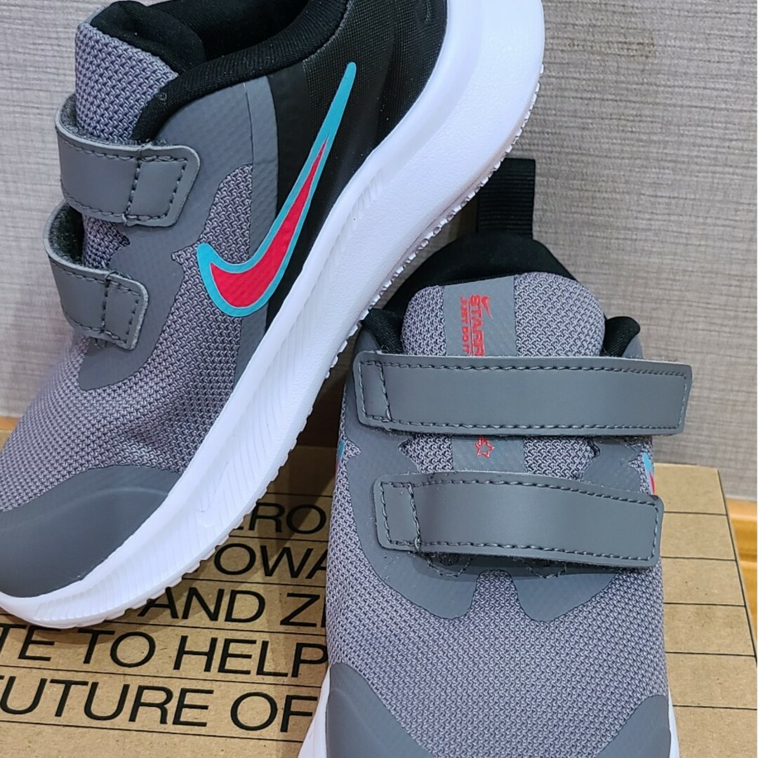 NIKE(ナイキ)のナイキ NIKE  キッズ スニーカー 16センチ キッズ/ベビー/マタニティのキッズ靴/シューズ(15cm~)(スニーカー)の商品写真