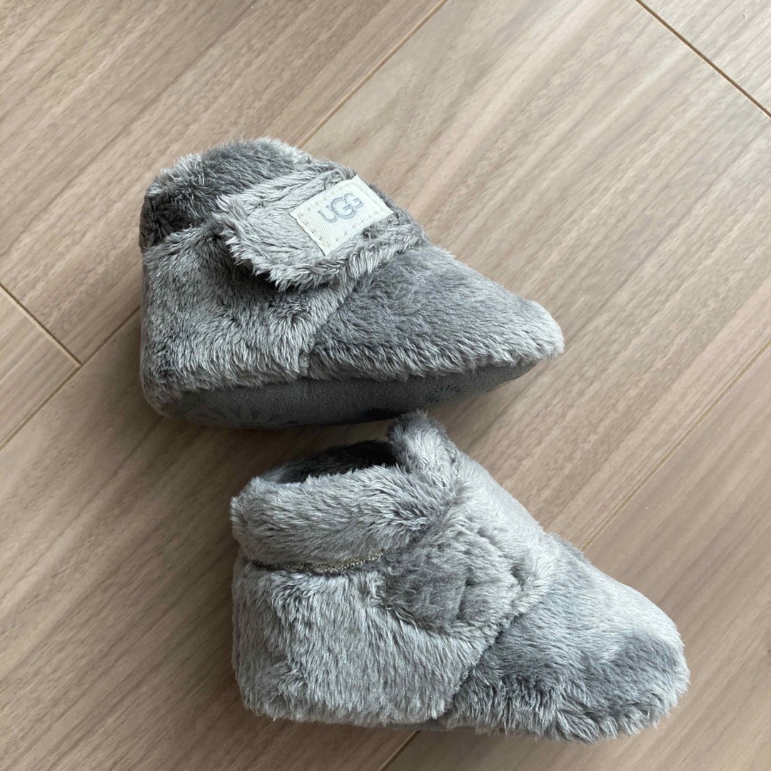 UGG(アグ)の新品未使用UGGベビー靴 キッズ/ベビー/マタニティのベビー靴/シューズ(~14cm)(ブーツ)の商品写真