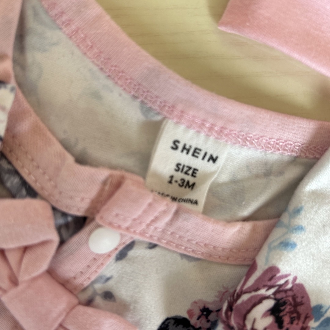 SHEIN花柄ロンパース4点セット キッズ/ベビー/マタニティのベビー服(~85cm)(ロンパース)の商品写真