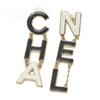 シャネル CHANELロゴ ピアス ゴールド/ブラック/ホワイト B22A シャネル CHANELロゴ ピアス ゴールド/ブラック/ホワイト B22A