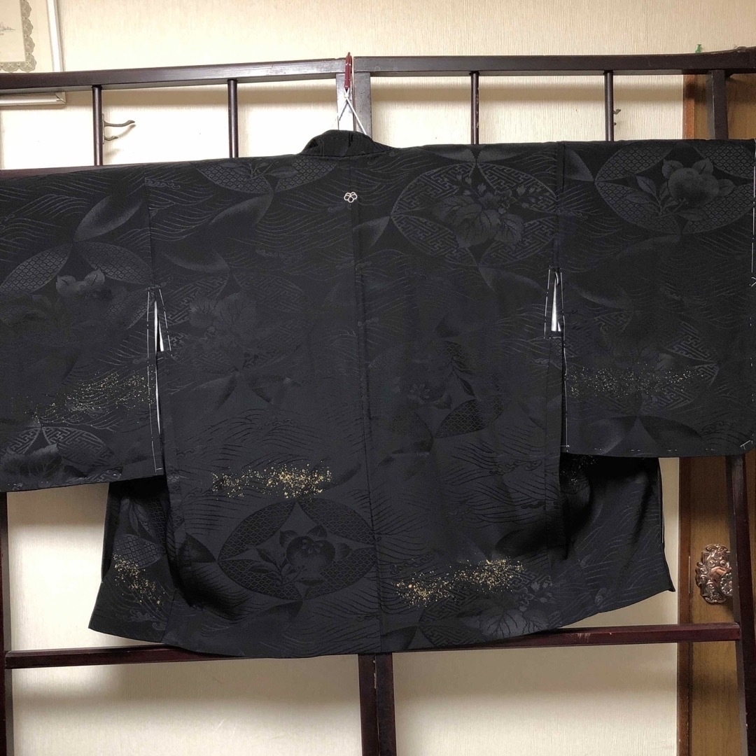 黒羽織 羽織紐付き 喪服着物用 五三桐 紋付 格上 箔付きで豪華 黒羽織 羽織紐付き 喪服着物用 五三桐 紋付 格上 箔付きで豪華