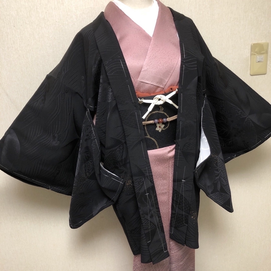 黒羽織 羽織紐付き 喪服着物用 五三桐 紋付 格上 箔付きで豪華 黒羽織 羽織紐付き 喪服着物用 五三桐 紋付 格上 箔付きで豪華