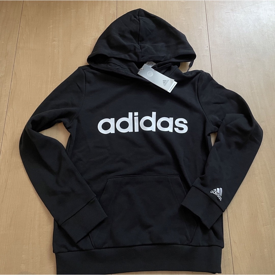 【新品タグ付き】adidas 長袖　パーカー　黒 | フリマアプリ ラクマ