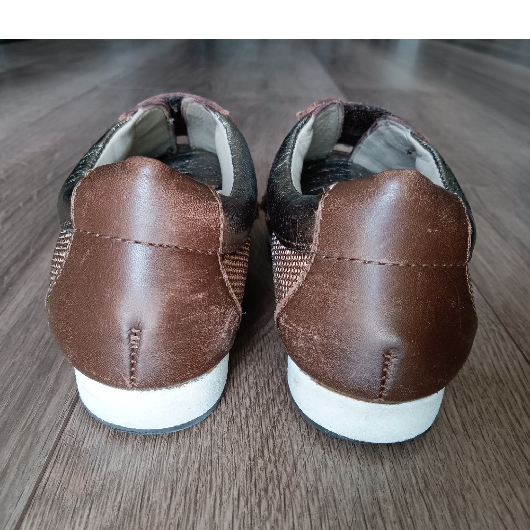 BURBERRY(バーバリー)のBURBERRY　バーバリー　子供靴　スニーカー　16cm　イタリア製 キッズ/ベビー/マタニティのキッズ靴/シューズ(15cm~)(スニーカー)の商品写真