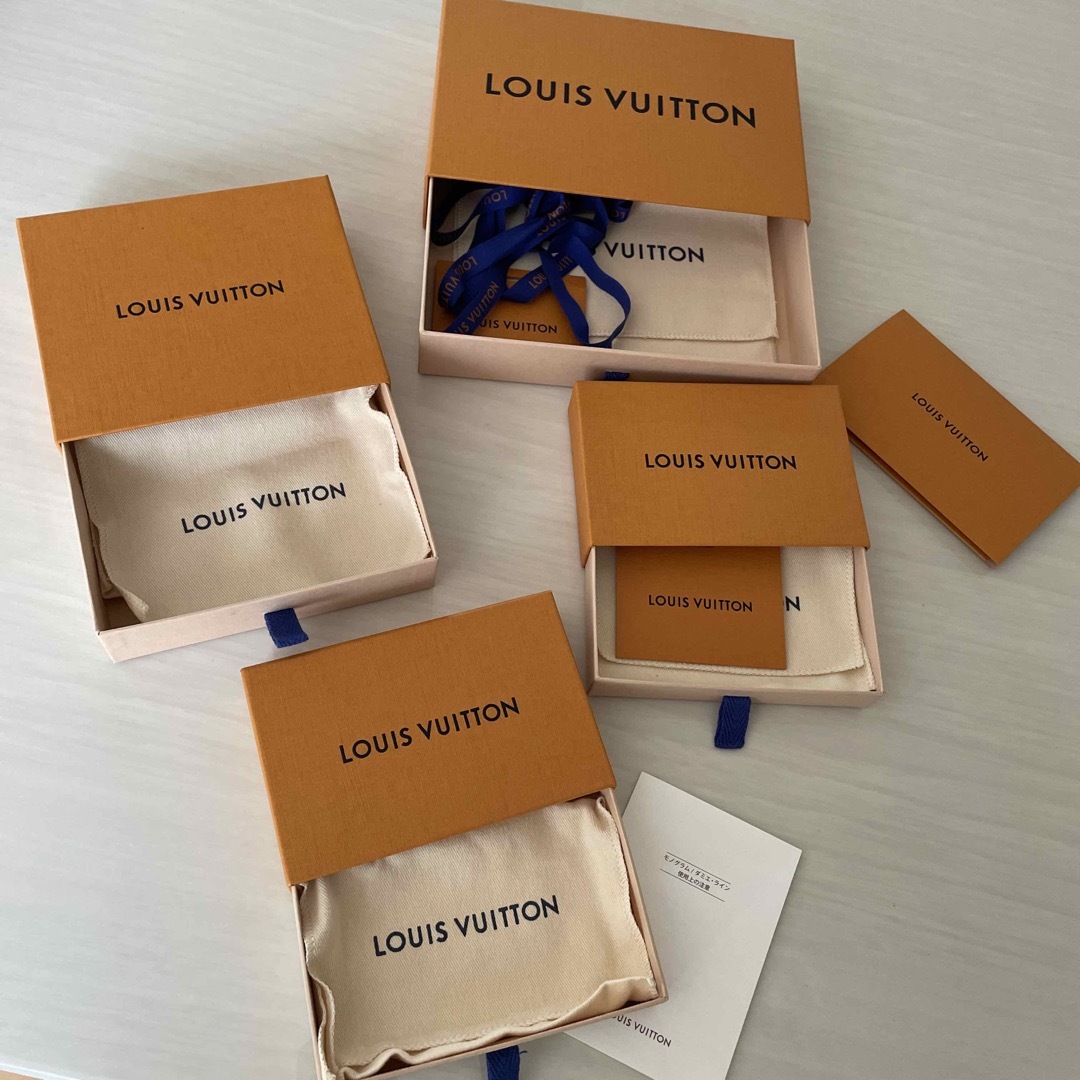 LOUIS VUITTON(ルイヴィトン)のルイヴィトン　空箱　4ヶセット インテリア/住まい/日用品のオフィス用品(ラッピング/包装)の商品写真