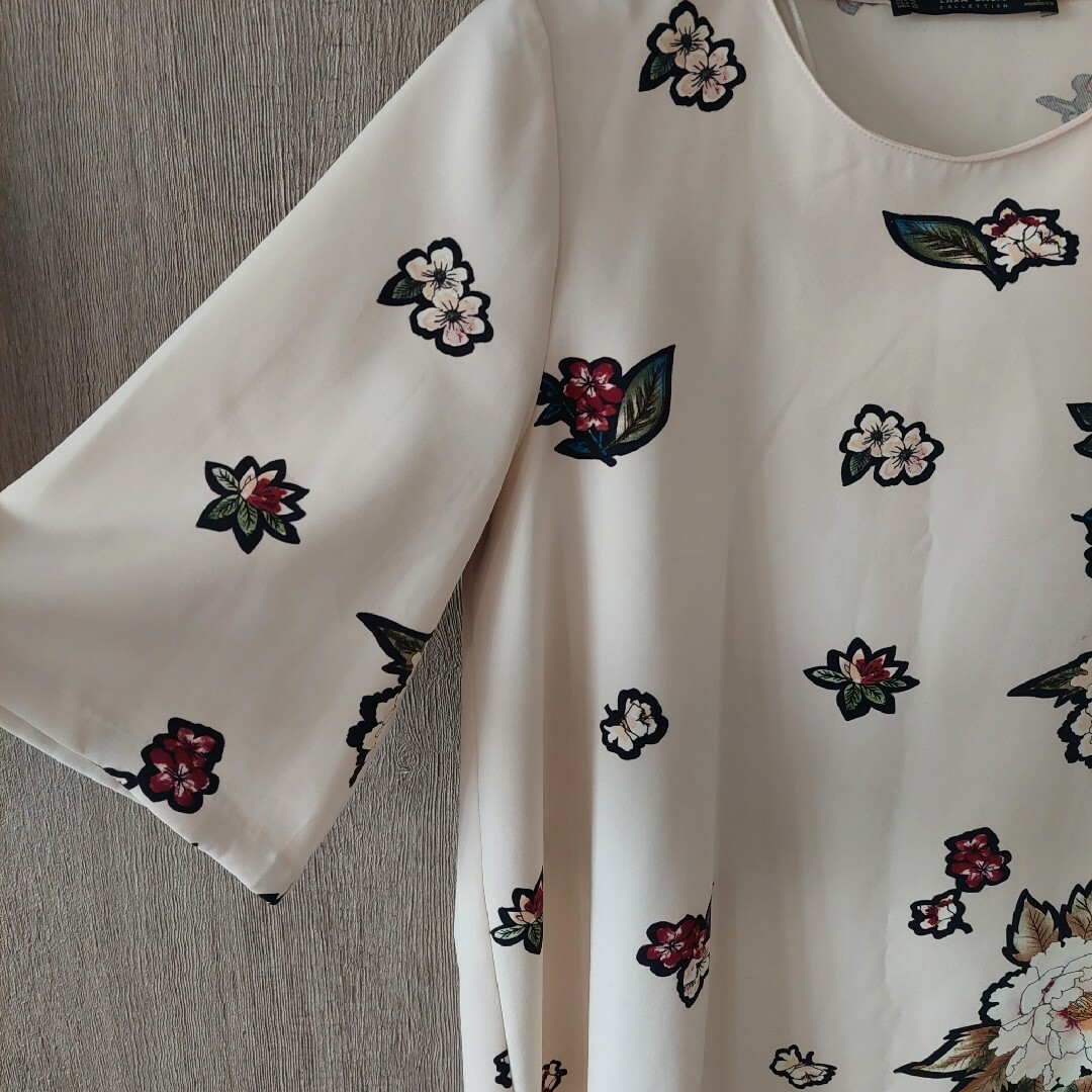 ZARA(ザラ)のZARA　花柄ワンピース レディースのワンピース(ひざ丈ワンピース)の商品写真