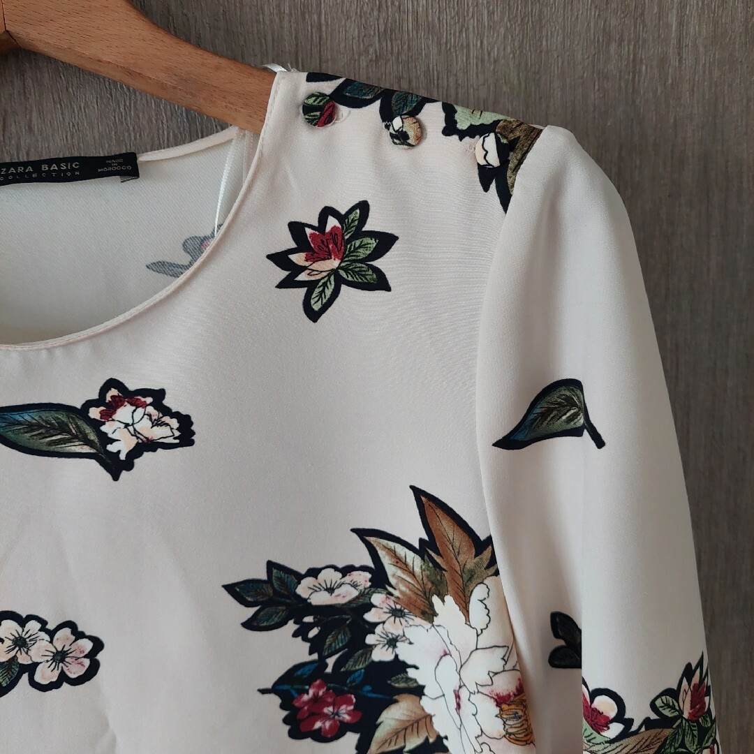 ZARA(ザラ)のZARA　花柄ワンピース レディースのワンピース(ひざ丈ワンピース)の商品写真