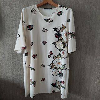 ザラ(ZARA)のZARA　花柄ワンピース(ひざ丈ワンピース)