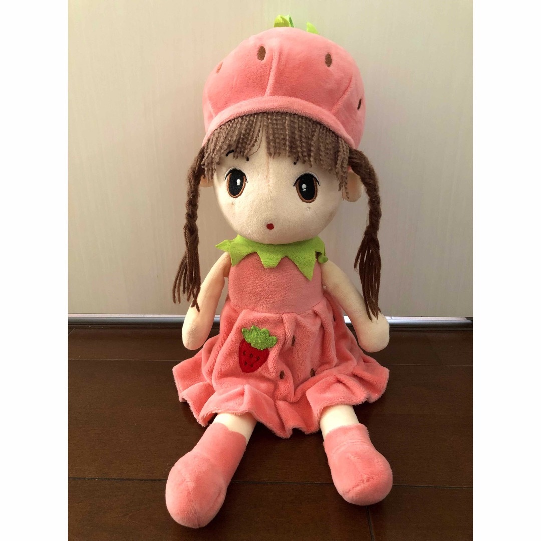 イチゴ　いちごちゃんの可愛いぬいぐるみ　44cm　美品　お人形 エンタメ/ホビーのおもちゃ/ぬいぐるみ(ぬいぐるみ)の商品写真