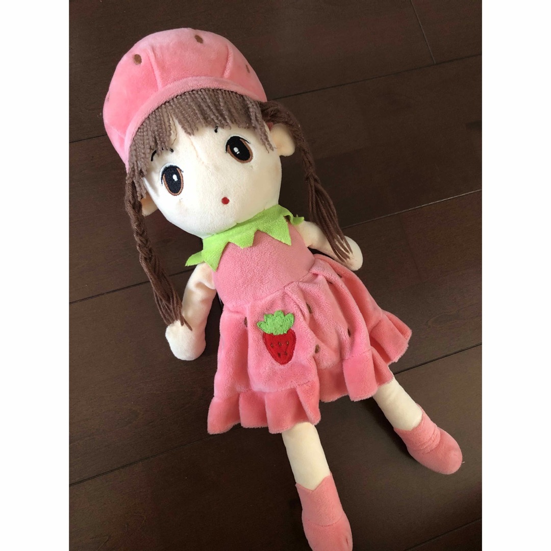 イチゴ　いちごちゃんの可愛いぬいぐるみ　44cm　美品　お人形 エンタメ/ホビーのおもちゃ/ぬいぐるみ(ぬいぐるみ)の商品写真