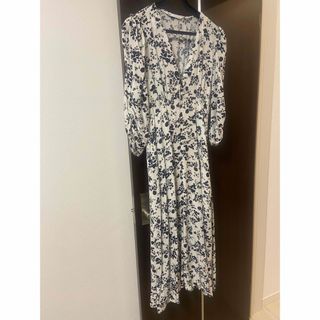 ザラ(ZARA)のZARA ロングワンピース　白黒　花柄(ロングワンピース/マキシワンピース)