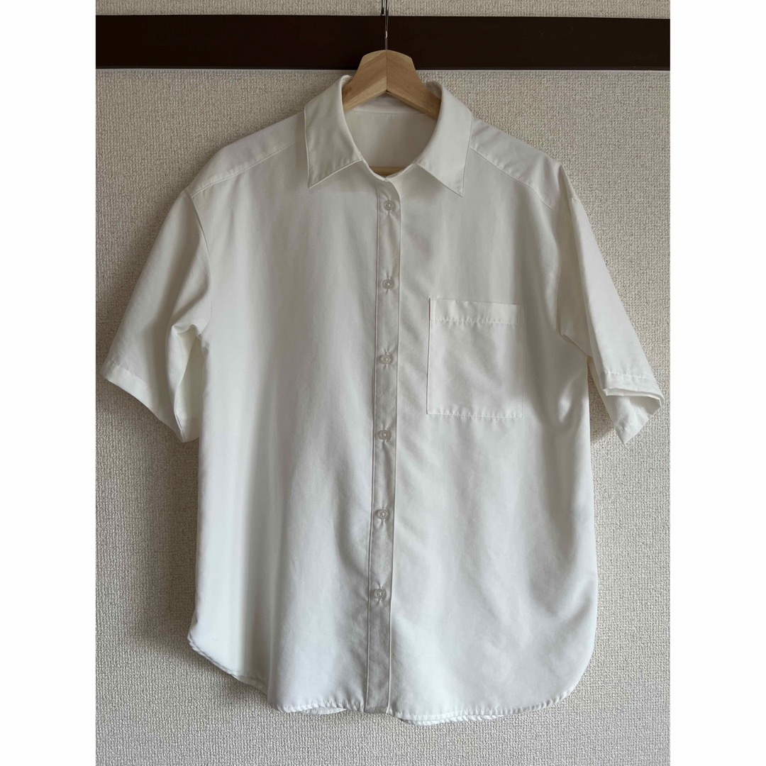 GU(ジーユー)のGU オーバーサイズシャツ レディースのトップス(シャツ/ブラウス(半袖/袖なし))の商品写真