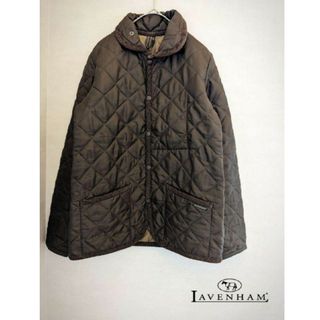 ラベンハム(LAVENHAM)の【送料無料レディース】LAVENHAMラベンハム丸襟キルティングジャケット　茶(ブルゾン)