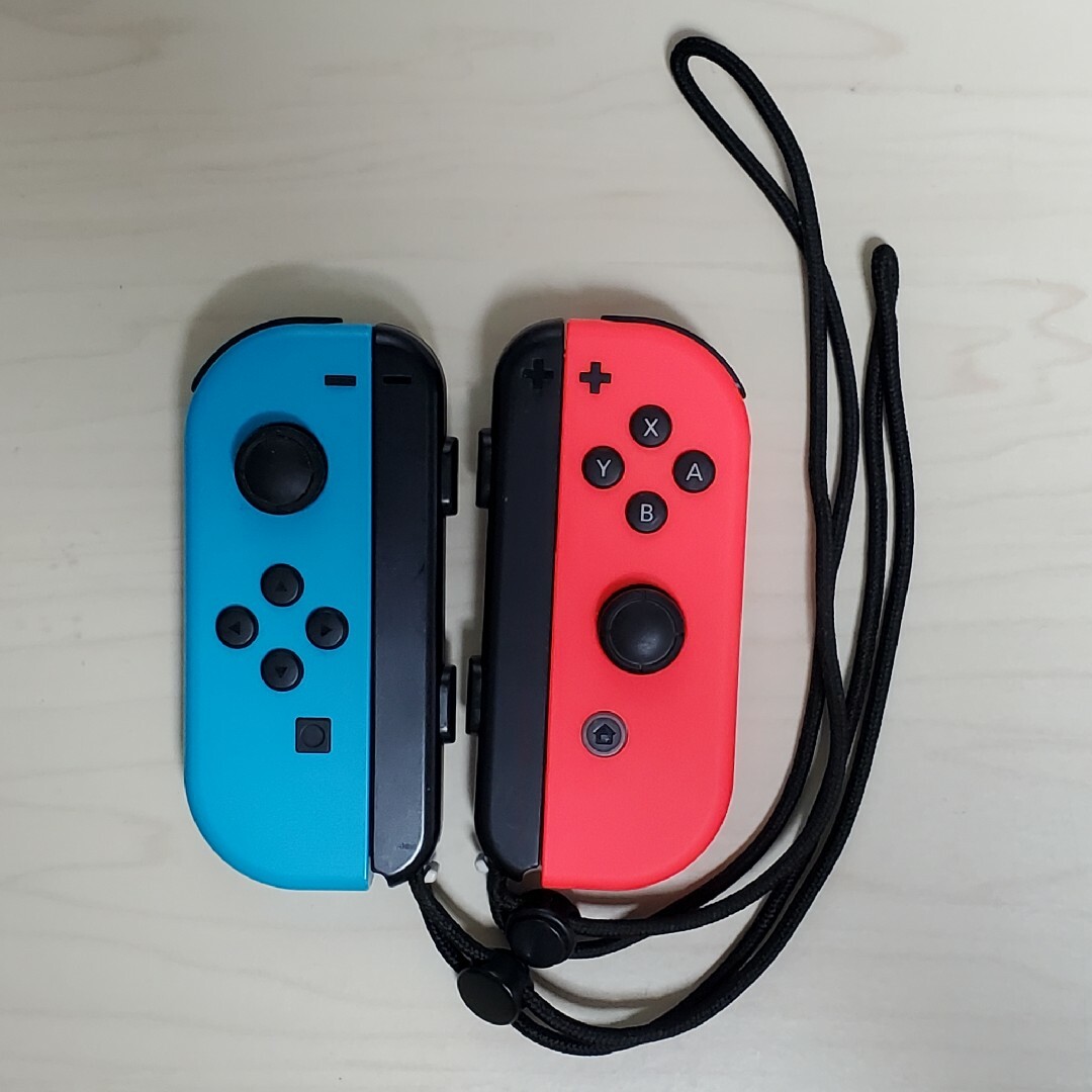 Nintendo Switch(ニンテンドースイッチ)のNintendo Switch Joy-Conセット ネオンレッド ネオンブルー エンタメ/ホビーのゲームソフト/ゲーム機本体(その他)の商品写真